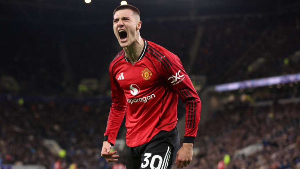Играчот на Манчестер Јунајтед, Бенјамин Шешко, слави по постигнат гол