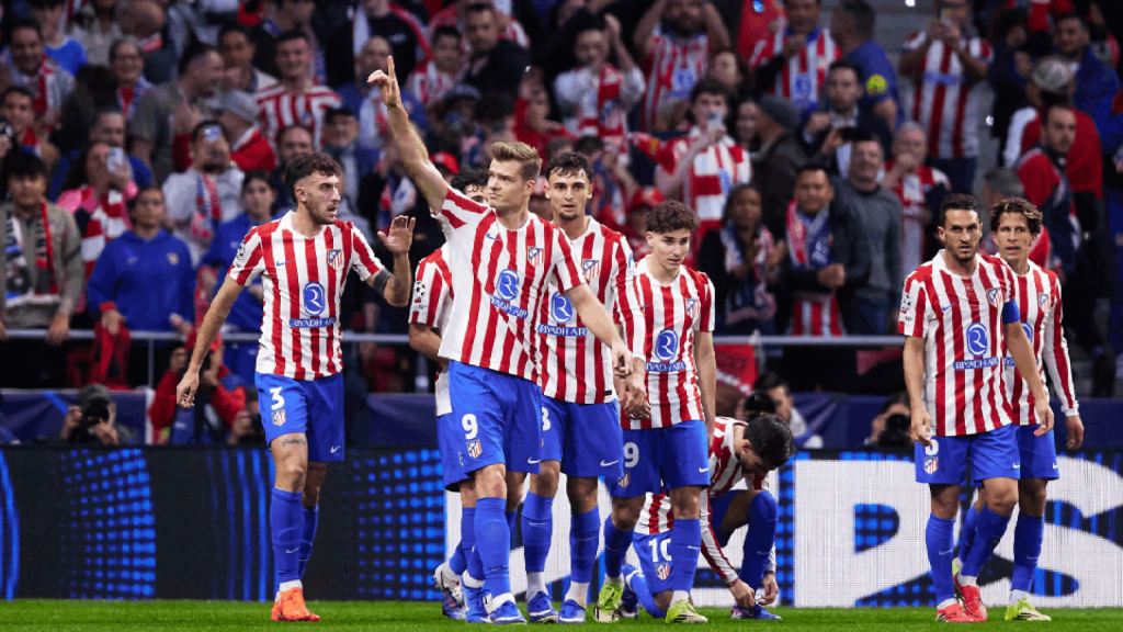 Играчите на Атлетико Мадрид слават по постигнат гол