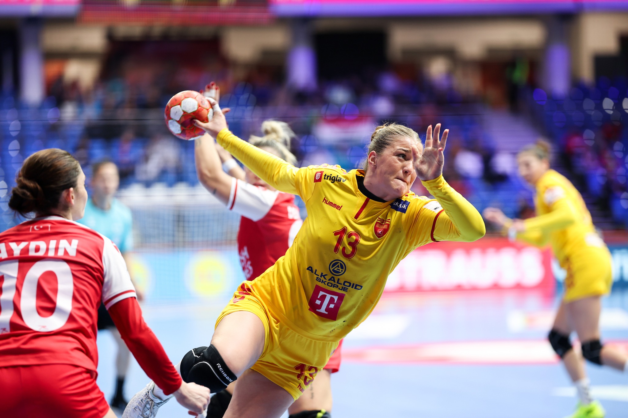 Стефановска на место повредената Арсениевска во тимот на Грчевски