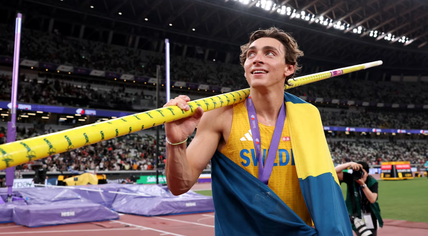 Мондо инкасира 1,5 милиони долари само од рекорди