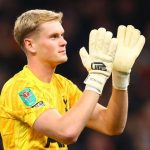 Тудор принуден да го постави Кински меѓу стативите