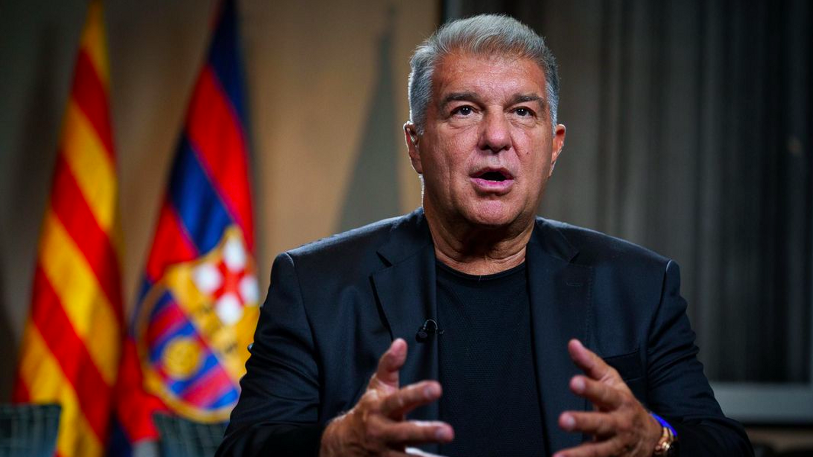 Лапорта: Со истите играчи Чави губеше, а Флик победува