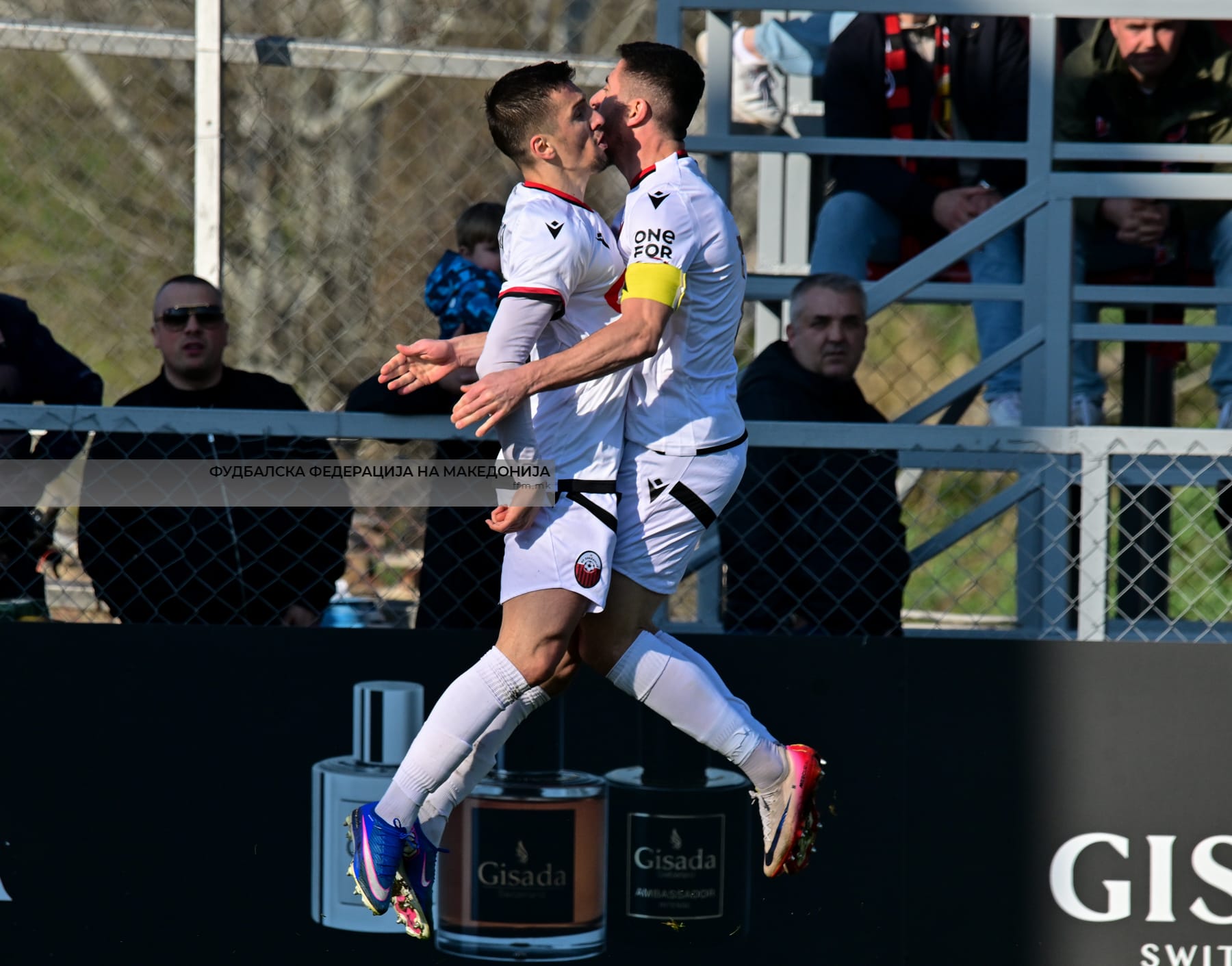 Триумф на Шкендија во дербито со Вардар за уште понеизвесна трка за титулата во ПМФЛ