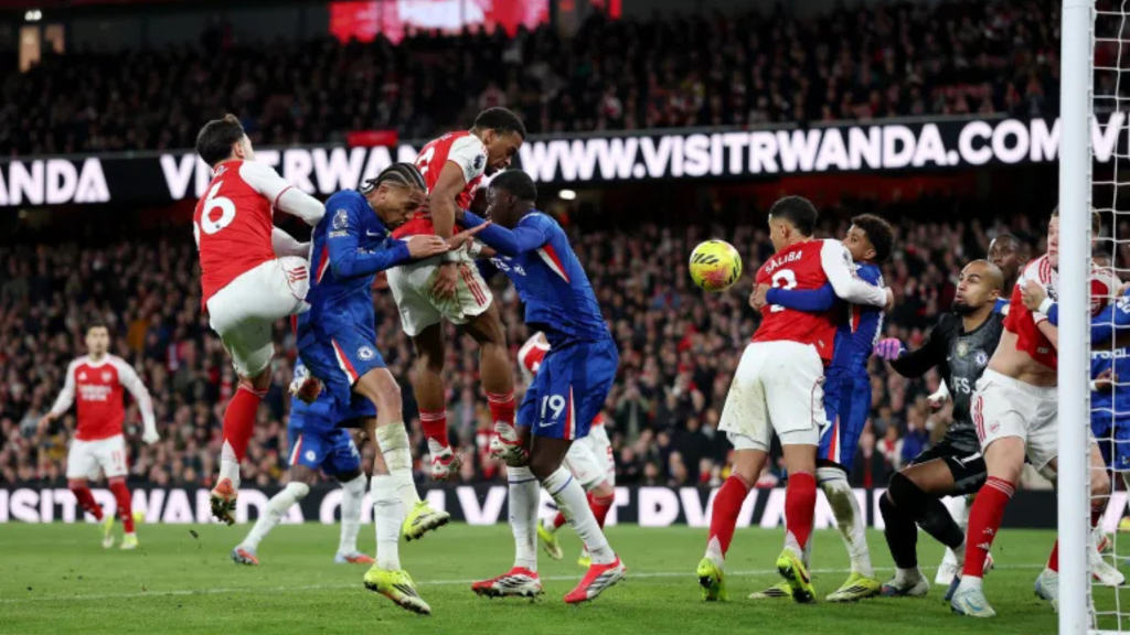 Дуел меѓу играчите на Арсенал и Челси