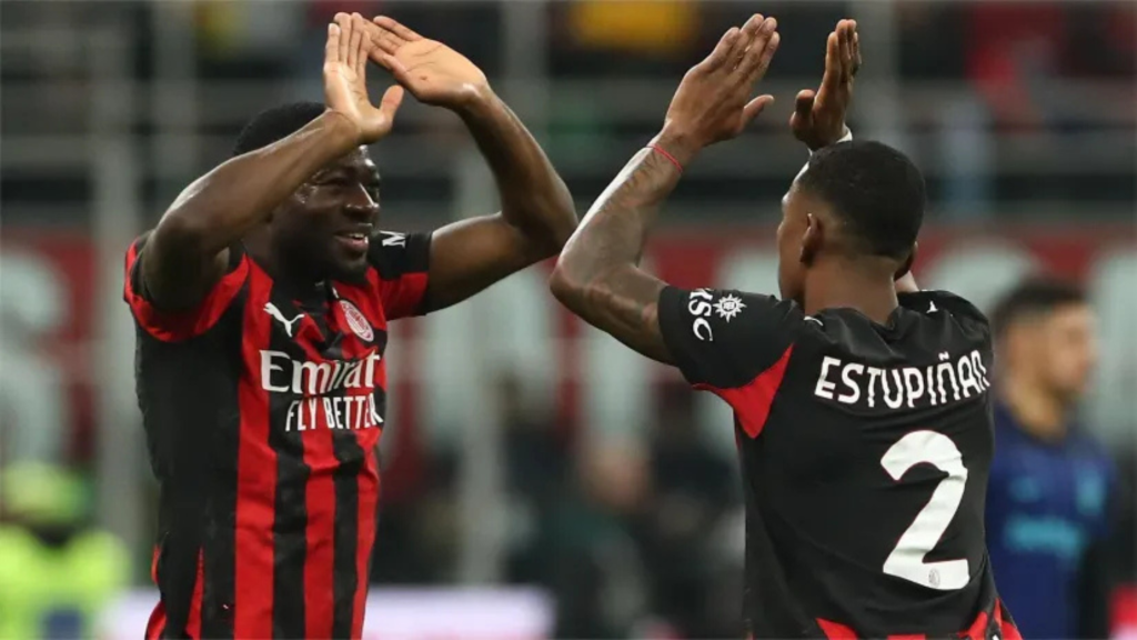 Играчите на Милан слават по постигнат гол над ривалот Интер
