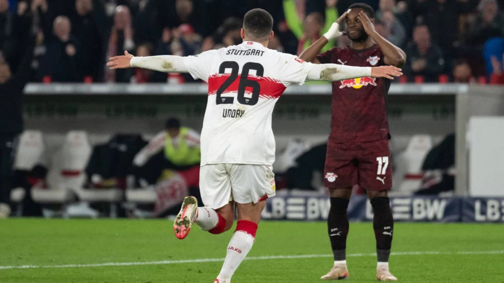 Играчот на Штутгарт Дениз Ундав слави по постигнат гол против Лајпциг