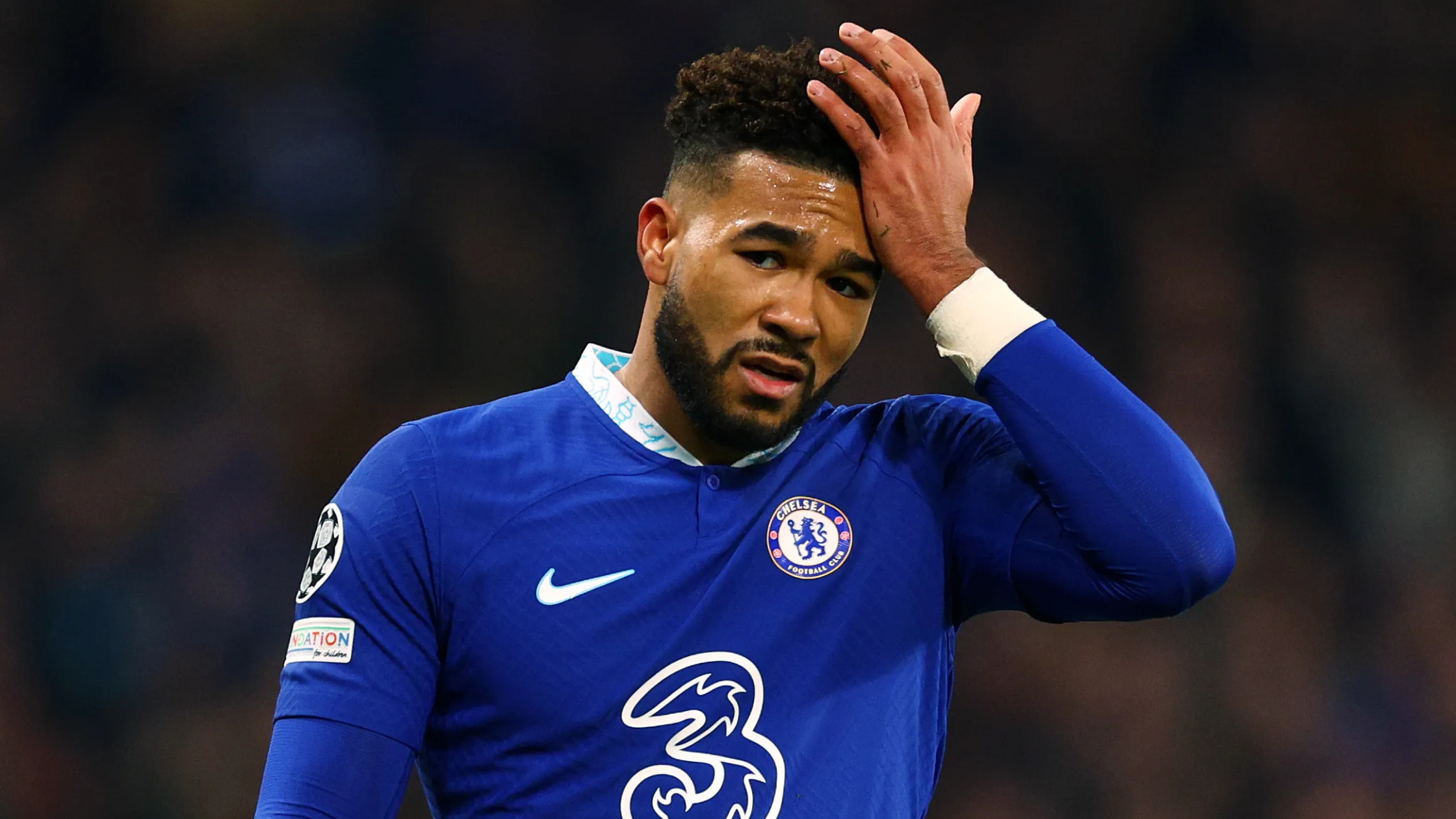 Играчот на Челси Рис Џејмс загрижен