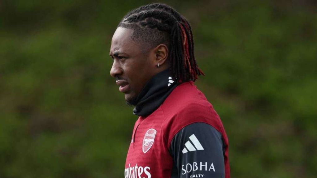 Играчот на Арсенал, Еберечи Езе