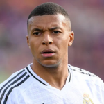 Медицински дебакл во Мадрид: Му го снимаа грешното колено на Мбапе