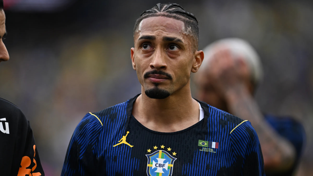 Играчот на Бразил, Рафиња, Загрижен