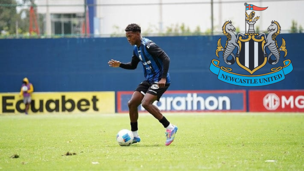 Јохан Мартинез и логото на Њукасл