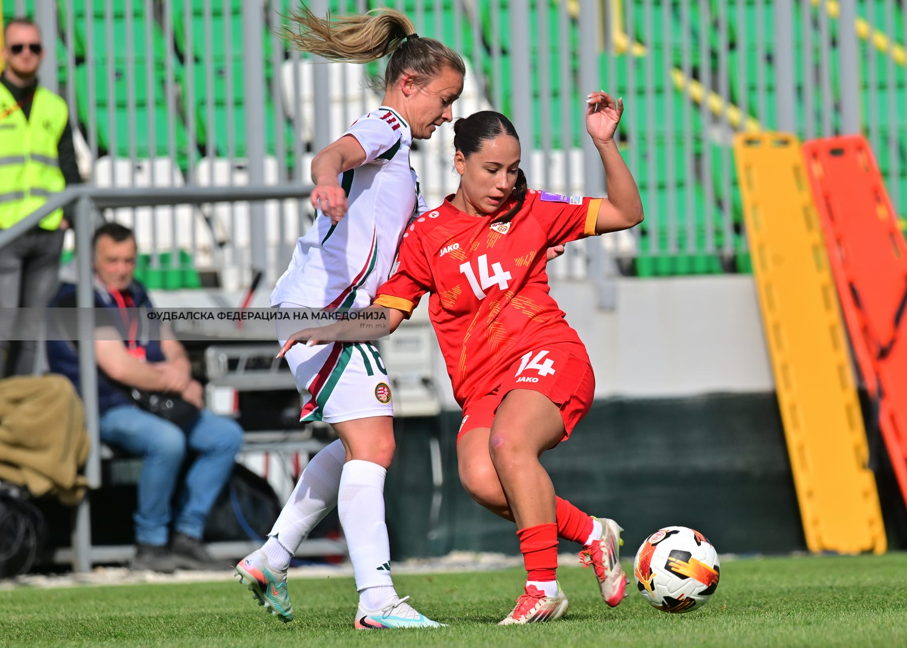 Фудбалерките вторпат убедливо поразени од Унгарија