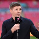 Џерард седнува на клупата на Барнли