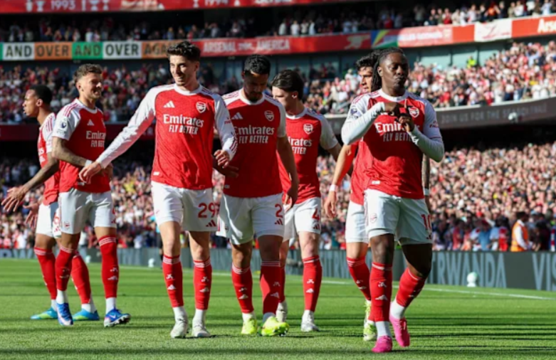 Езе го врати Арсенал на врвот од Премиер лигата