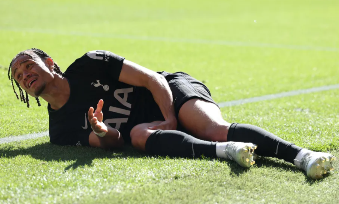 Симонс сериозно повреден, ризикува да го пропушти Мундијалот?