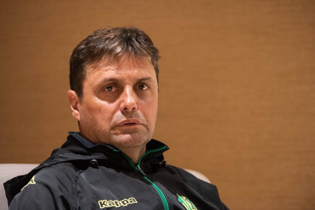 de-vivir-en-la-calle-a-terminar-de-formar-a-messi-en-el-barcelona-quien-es-guillermo-hoyos-el-nuevo-tecnico-del-inter-miami-scaled