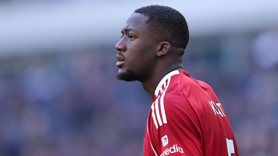 Пресврт во Ливерпул, Конате пред потпис на нов договор