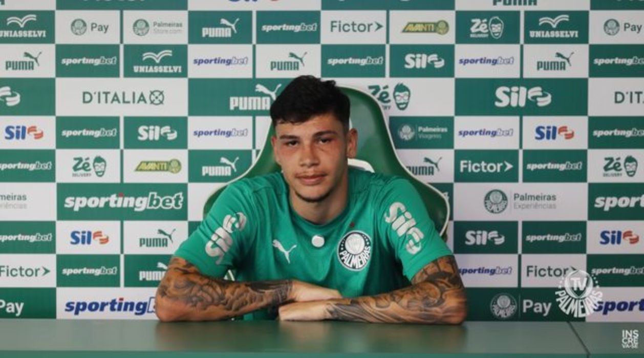 Ерик Беле од Палмеирас пред потпис со Ливерпул