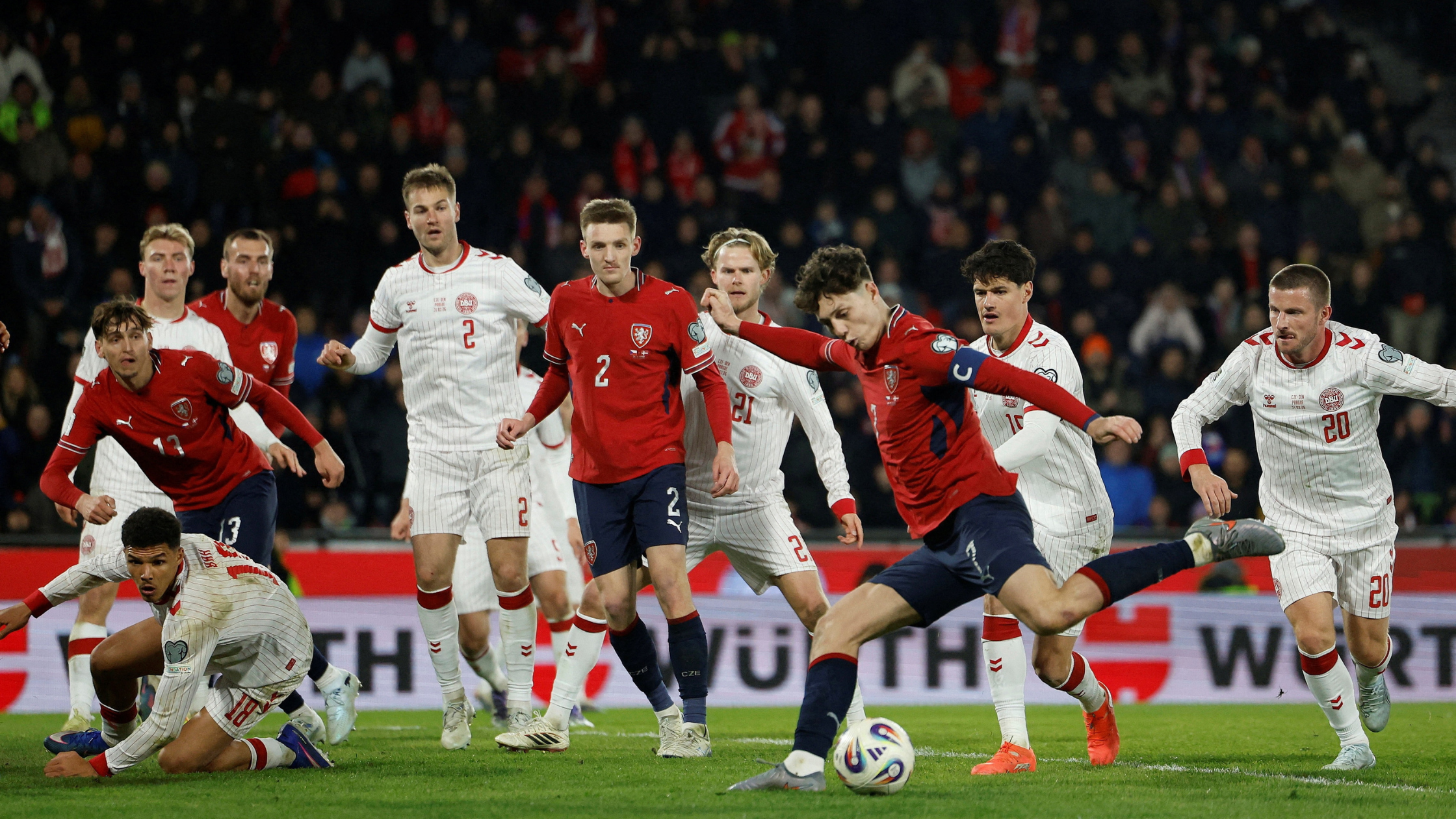 Дуел меѓу играчите на Чешка и Данска