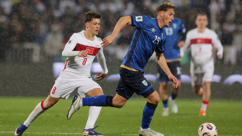 Дуел меѓу играчите на Турција и Косово