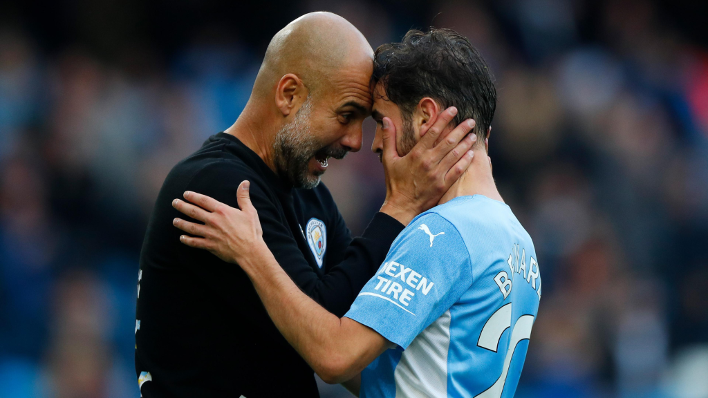 Пеп Гвардиола и Бернардо силва, емотивно се радуваат