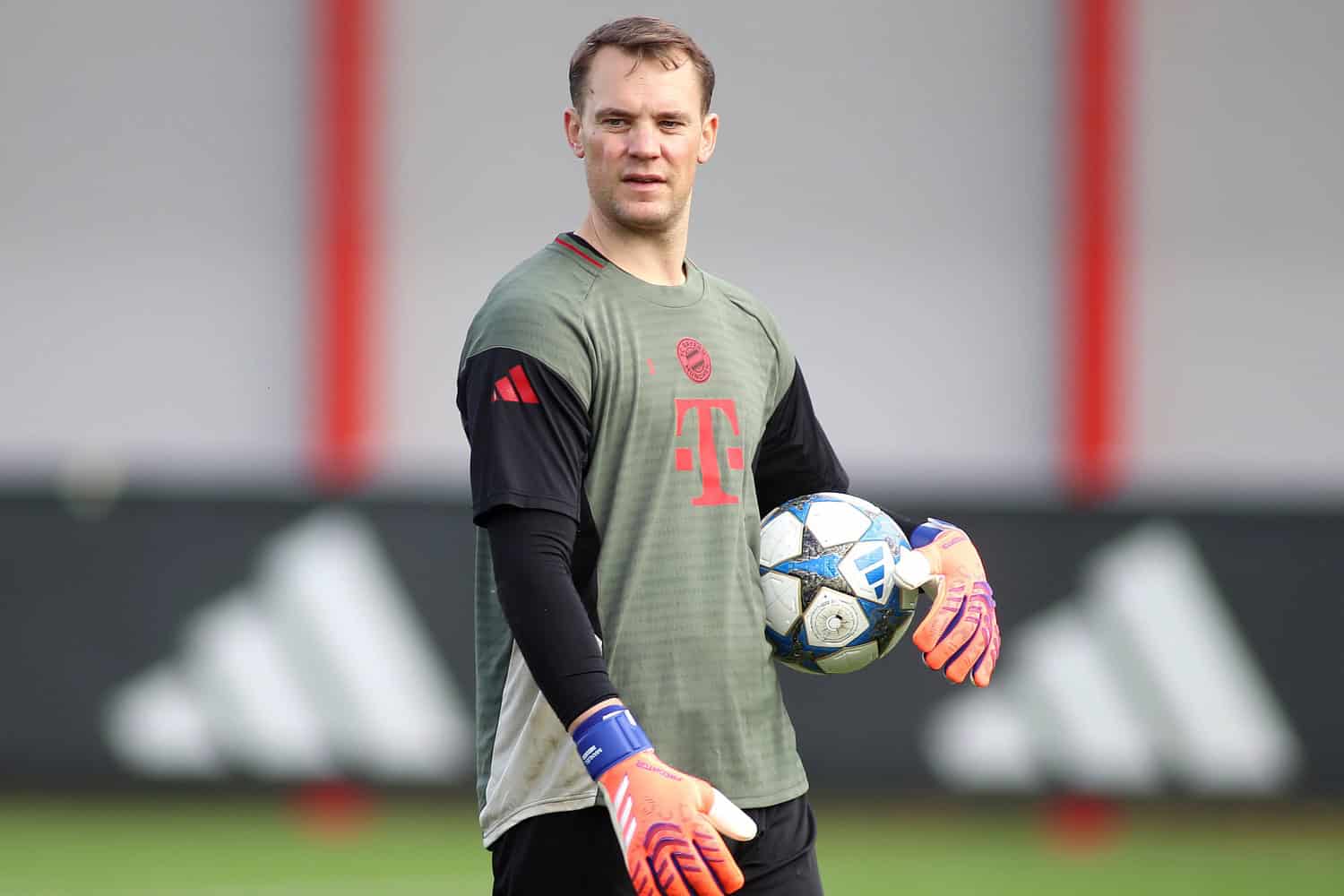 Мануел Нојер ја одложи пензијата и ќе брани уште една сезона за Баерн