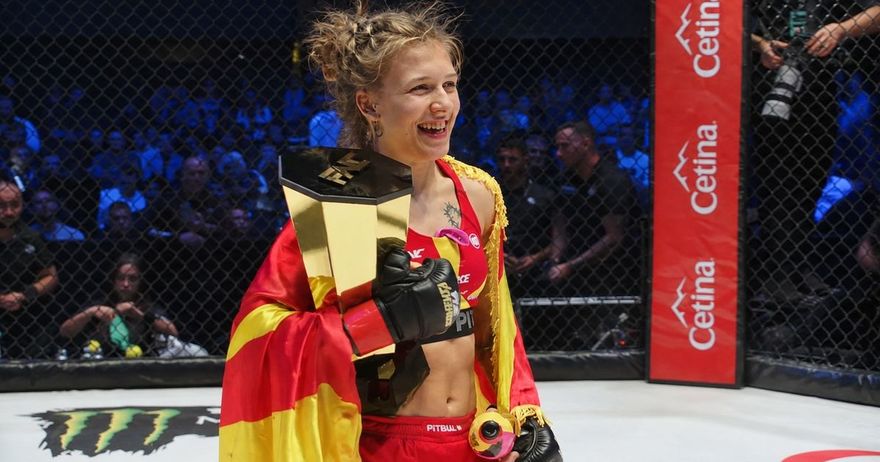 Алексовска со десет удари во низа и субмисија ја победи Гркинката на ФНЦ 34!